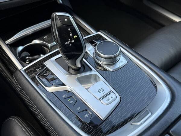 2019 BMW 745e — Miniatură 14