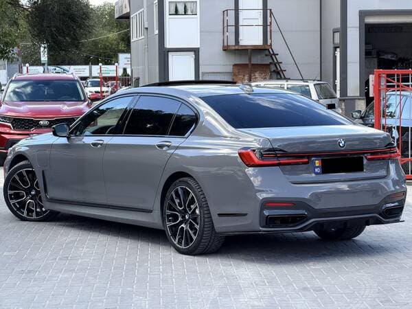 2019 BMW 745e — Miniatură 4