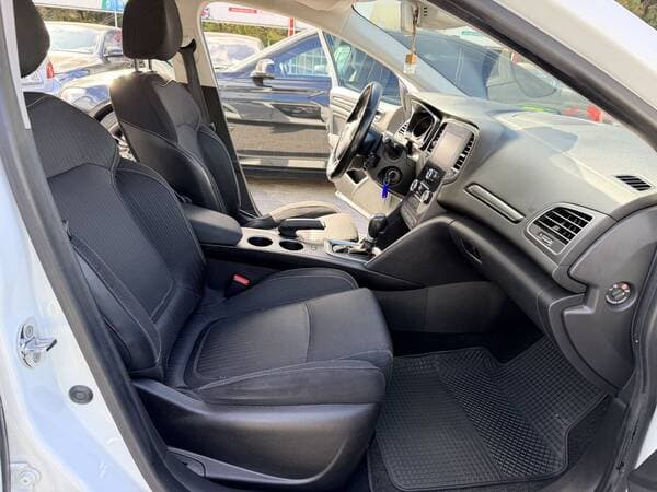 2017 Renault Megane — Miniatură 6