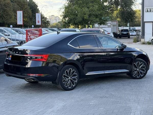 2022 Skoda Superb — Miniatură 3