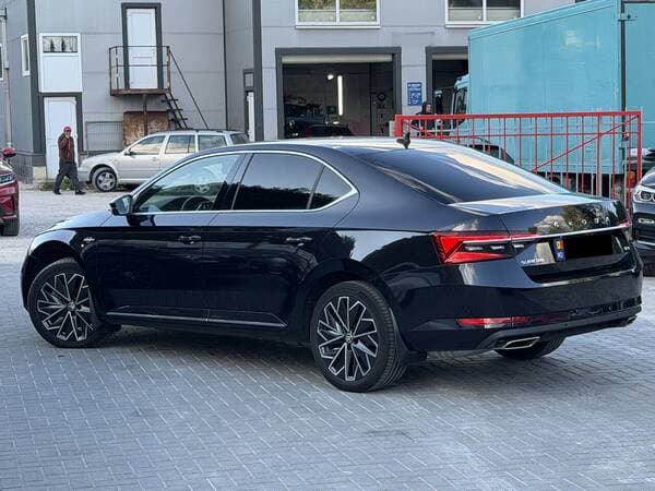 2022 Skoda Superb — Miniatură 4