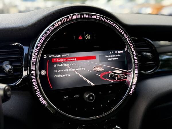 Mini Cooper 2023 — Миниатюра 11