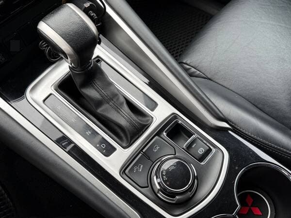 2018 Mitsubishi Pajero Sport — Miniatură 14