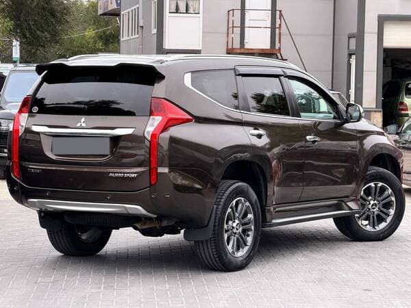 2018 Mitsubishi Pajero Sport — Miniatură 3