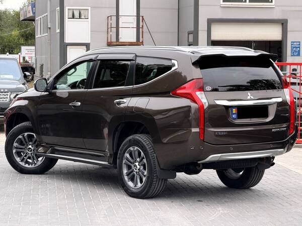 2018 Mitsubishi Pajero Sport — Miniatură 4