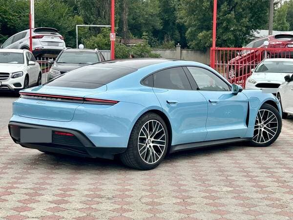 2021 Porsche Taycan — Miniatură 3