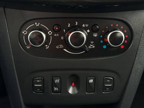 2018 Dacia Logan — Miniatură 12