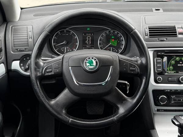 2011 Skoda Octavia — Miniatură 8