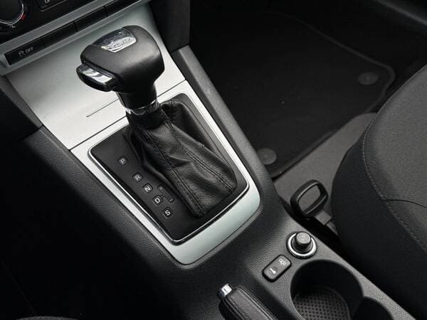 2011 Skoda Octavia — Miniatură 11