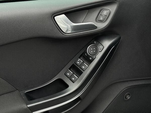 2018 Ford Fiesta — Miniatură 15