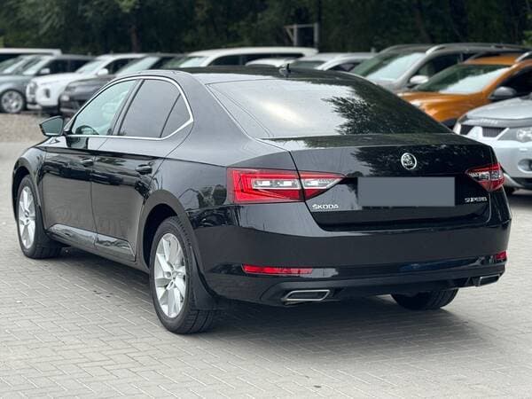 2016 Skoda Superb — Miniatură 4