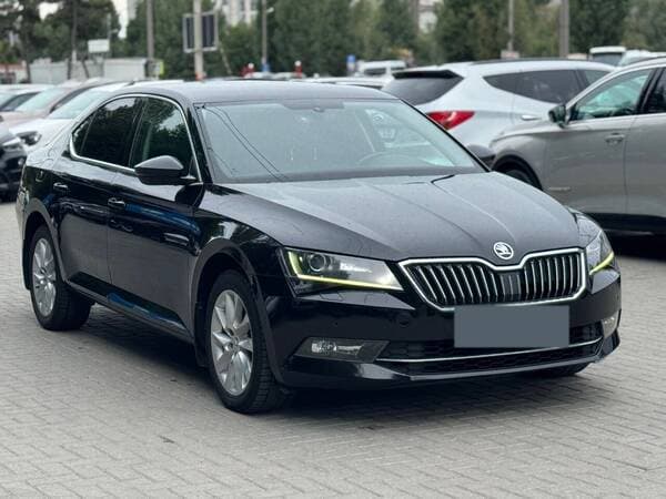 2016 Skoda Superb — Miniatură 2