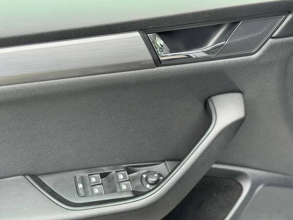 2016 Skoda Superb — Miniatură 14
