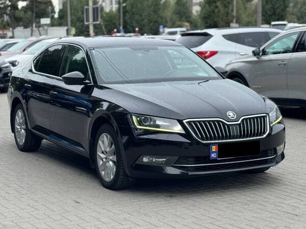 2016 Skoda Superb — Miniatură 2