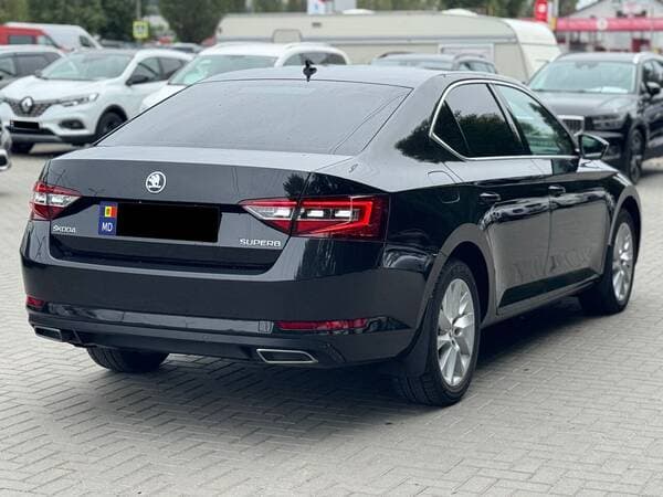 2016 Skoda Superb — Miniatură 3