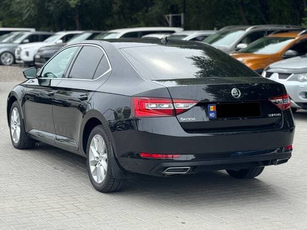2016 Skoda Superb — Miniatură 4