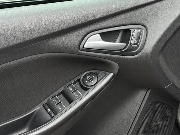 2016 Ford Focus — Miniatură 14