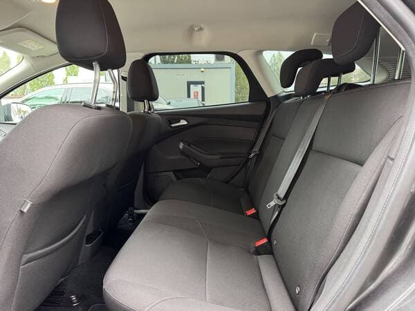 2016 Ford Focus — Miniatură 15