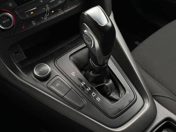 2016 Ford Focus — Miniatură 13