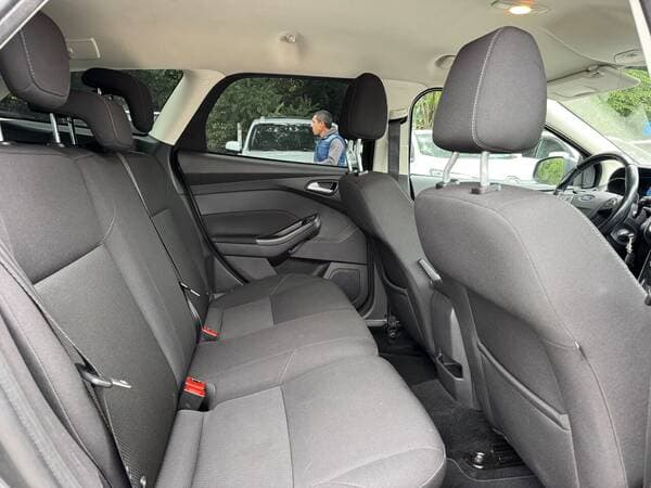 2016 Ford Focus — Miniatură 16