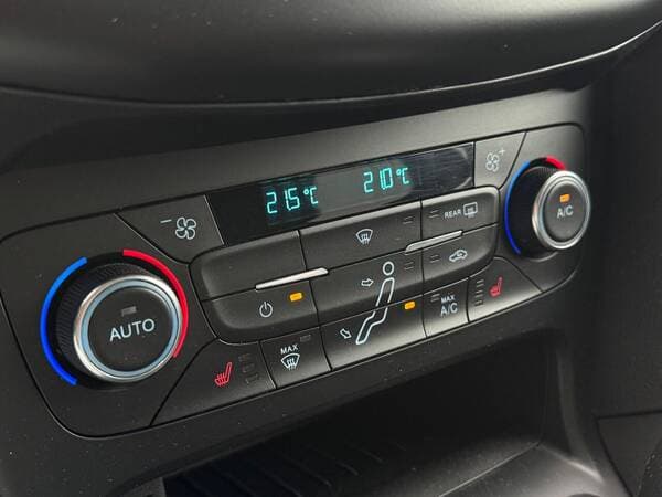 2016 Ford Focus — Miniatură 12