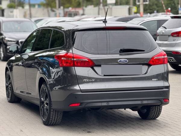 2016 Ford Focus — Miniatură 4