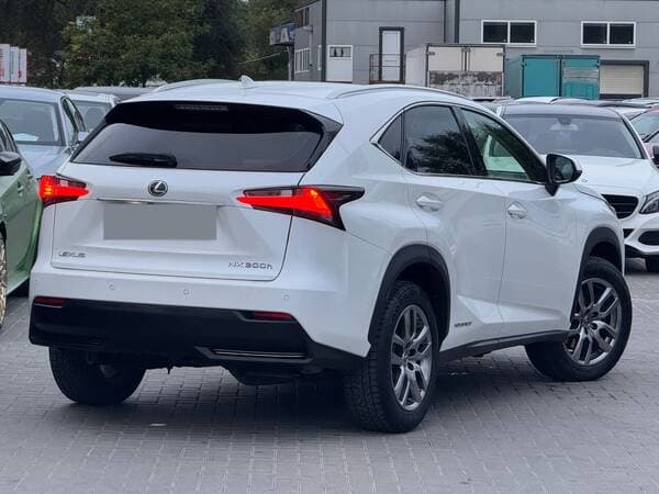2016 Lexus NX 300H — Miniatură 3
