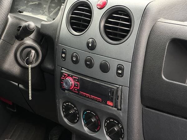 2008 Peugeot Partner — Miniatură 8