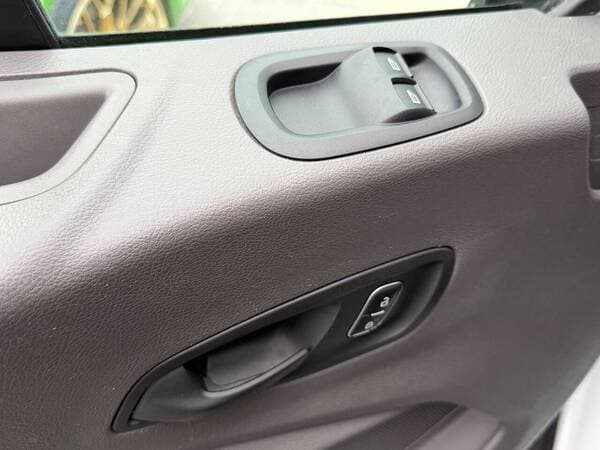2019 Ford Transit — Miniatură 13