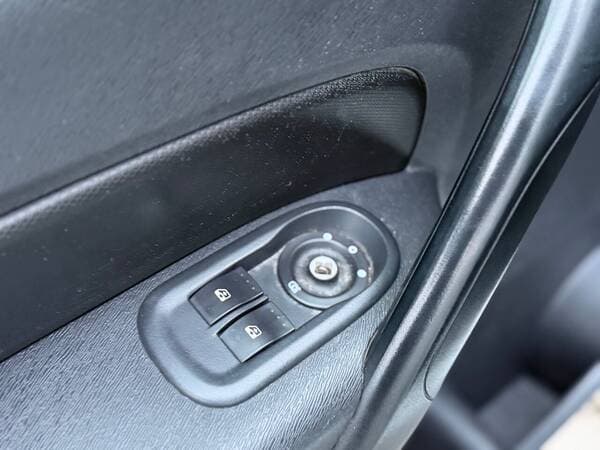 2011 Renault Kangoo — Miniatură 11