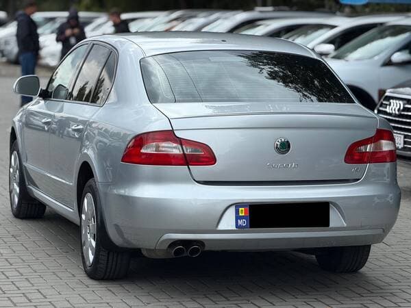 2011 Skoda Superb — Miniatură 4
