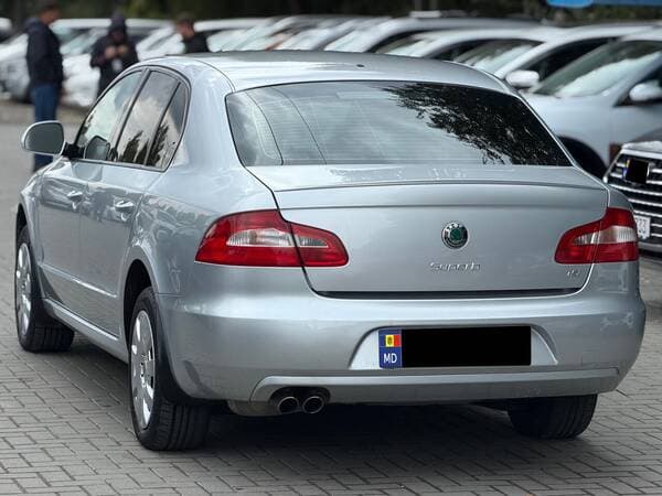 2011 Skoda Superb — Miniatură 4