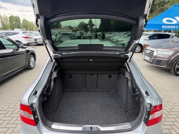 2011 Skoda Superb — Miniatură 15
