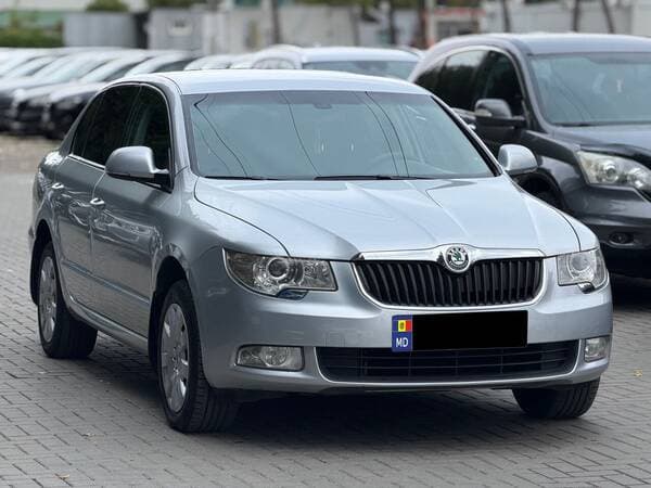 2011 Skoda Superb — Miniatură 2