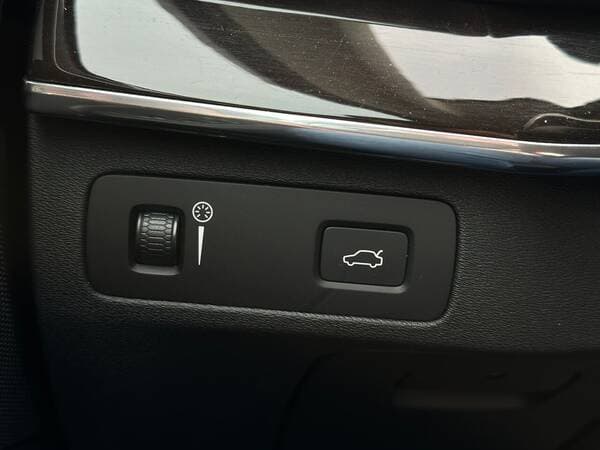 Volvo XC 90 2018 — Миниатюра 13