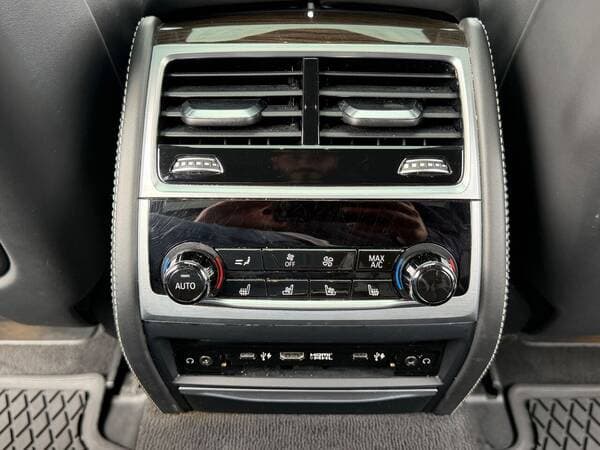 2019 BMW 745e — Miniatură 23
