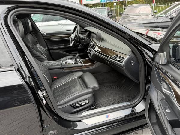 2019 BMW 745e — Miniatură 8