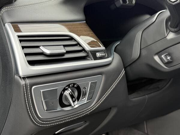 2019 BMW 745e — Miniatură 17