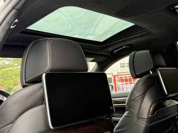 2019 BMW 745e — Miniatură 22