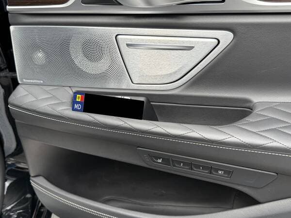 2019 BMW 745e — Miniatură 24