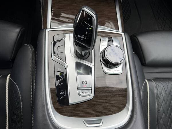 2019 BMW 745e — Miniatură 15