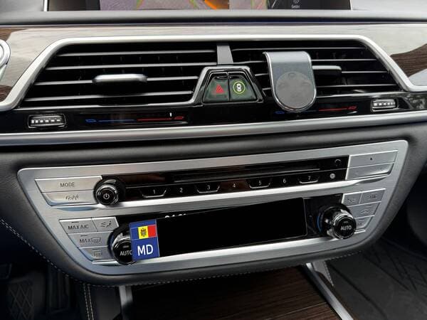 2019 BMW 745e — Miniatură 16