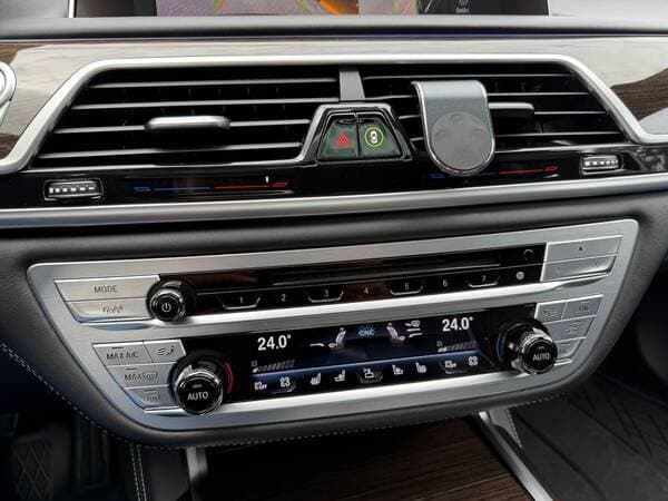2019 BMW 745e — Miniatură 16