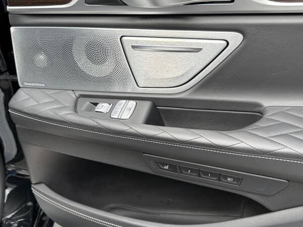 2019 BMW 745e — Miniatură 24