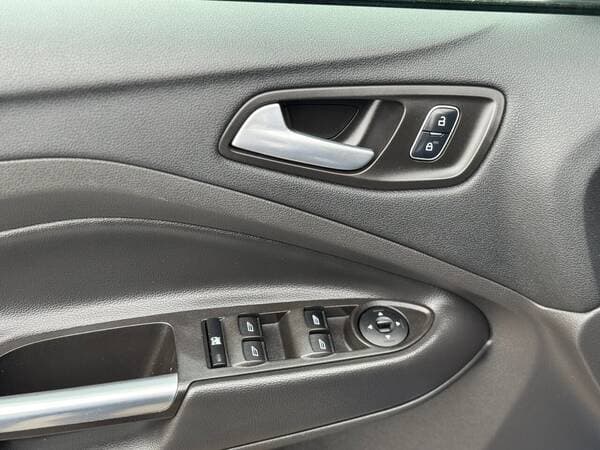 2016 Ford Escape — Miniatură 15