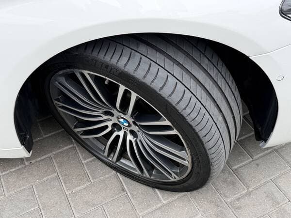 2017 BMW 530e — Miniatură 23