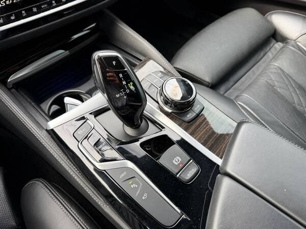 2017 BMW 530e — Miniatură 12
