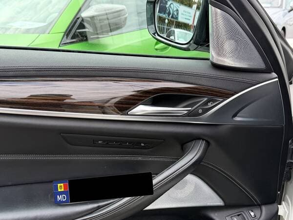 2017 BMW 530e — Miniatură 15