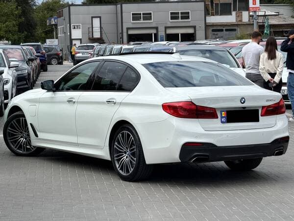2017 BMW 530e — Miniatură 4