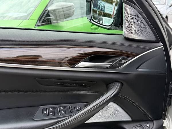 2017 BMW 530e — Miniatură 15